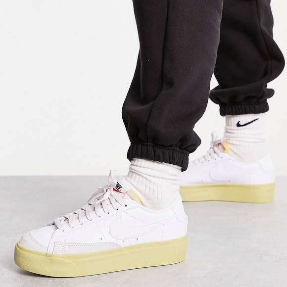 Nike Blazer Low Platform sneakers in white - Picture 2 of 8